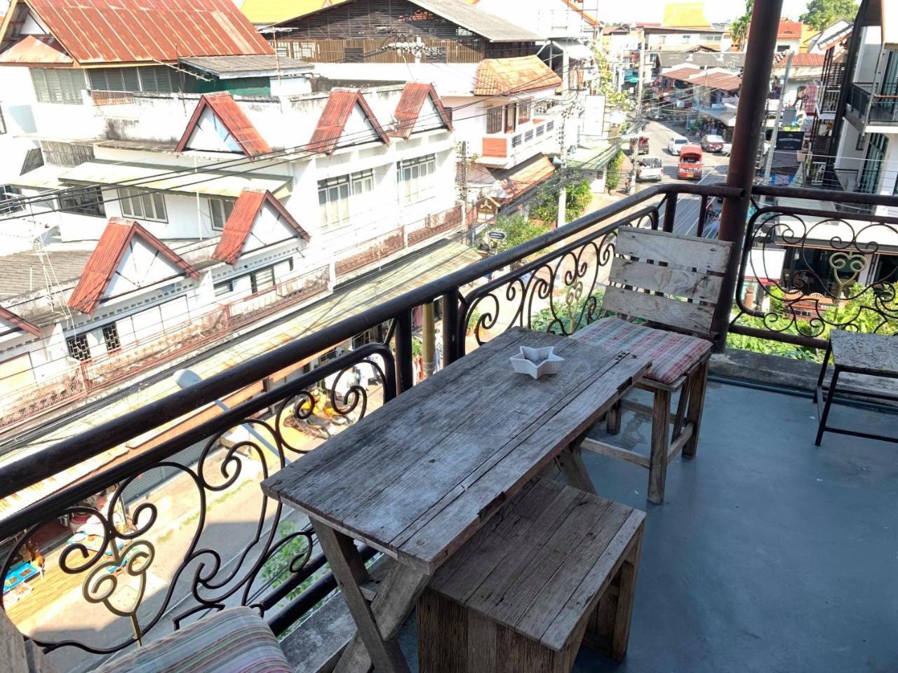 J Giant Hostel Čiang Mai Exteriér fotografie
