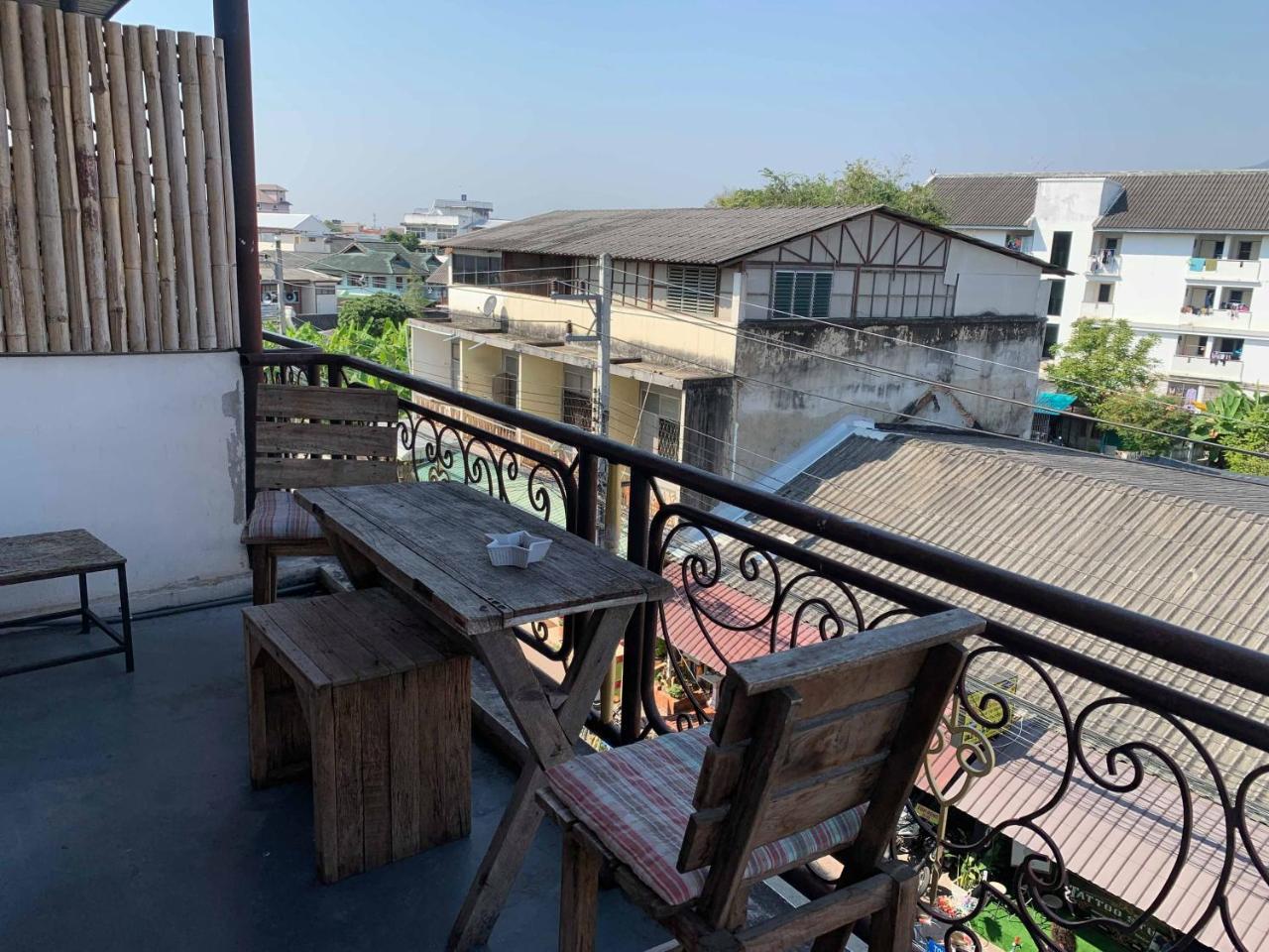 J Giant Hostel Čiang Mai Exteriér fotografie