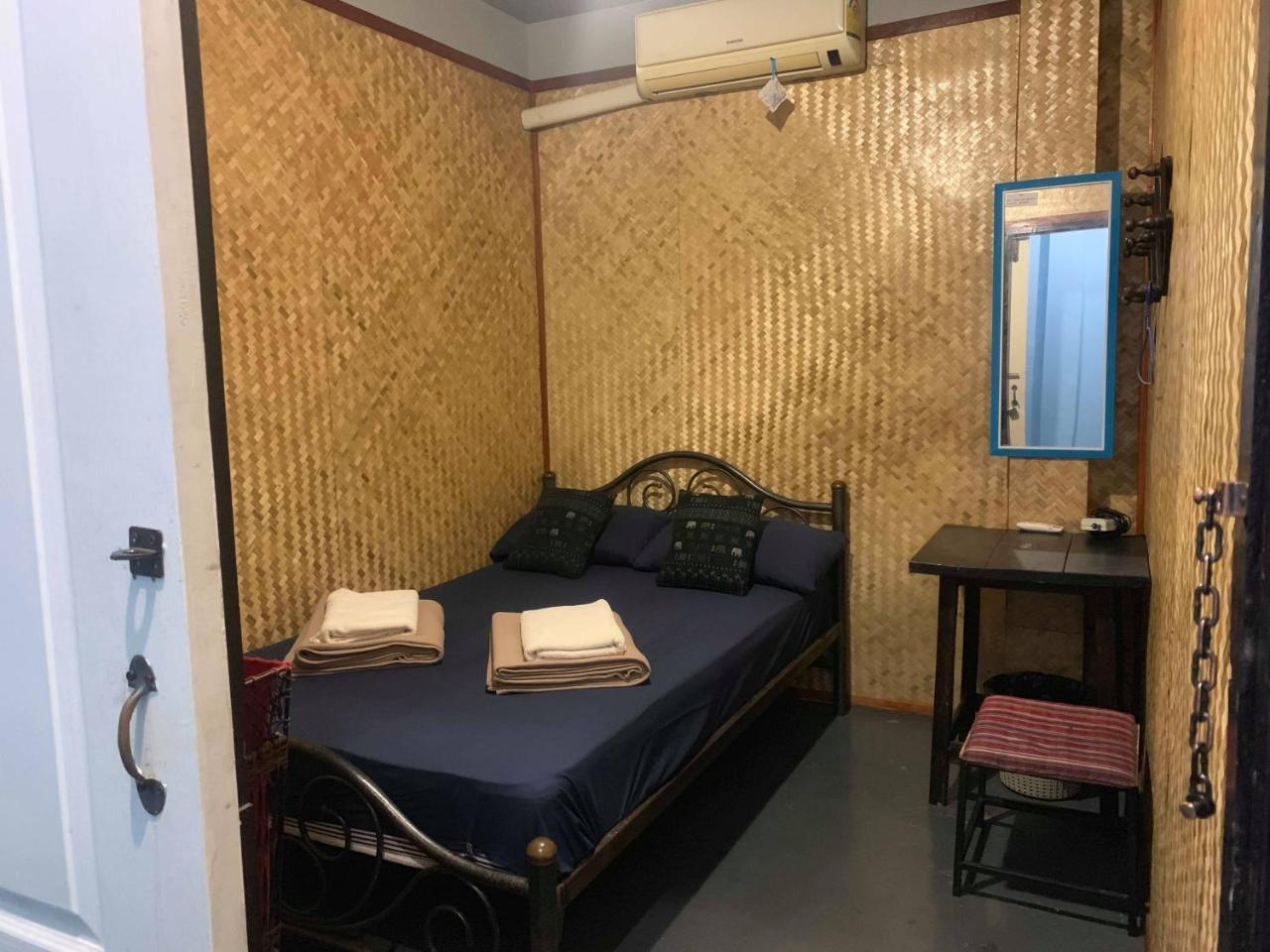 J Giant Hostel Čiang Mai Exteriér fotografie